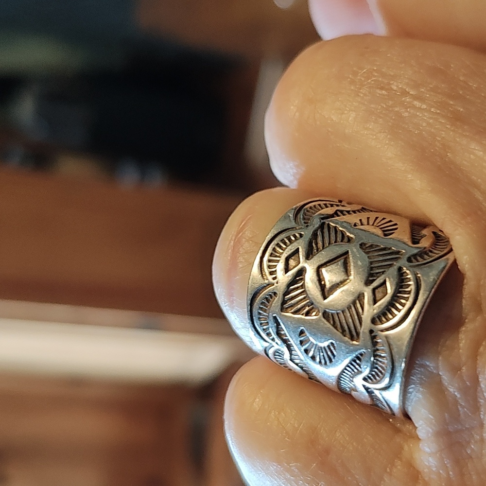 Silver ring - Picture 2 of 5